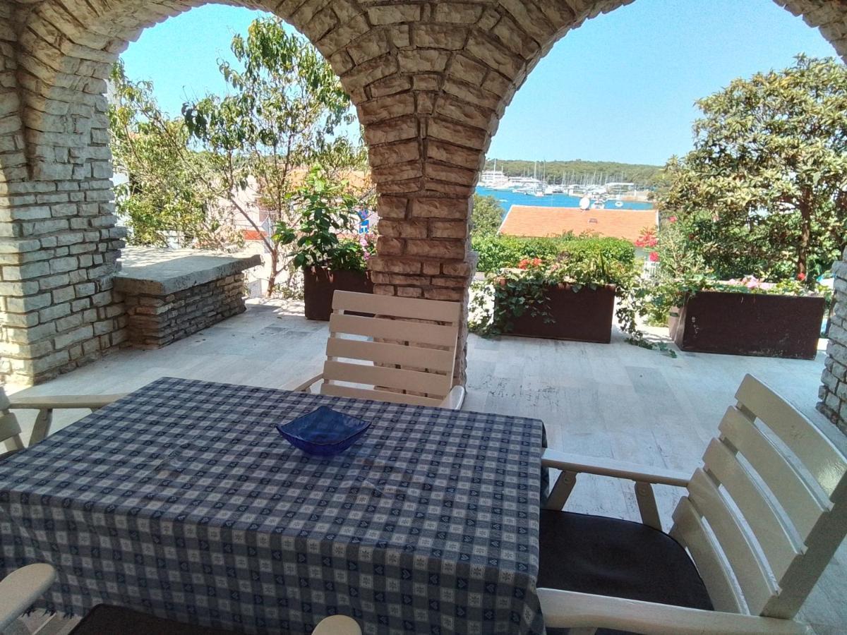 Apt By The Sea 1 Pula Exterior photo