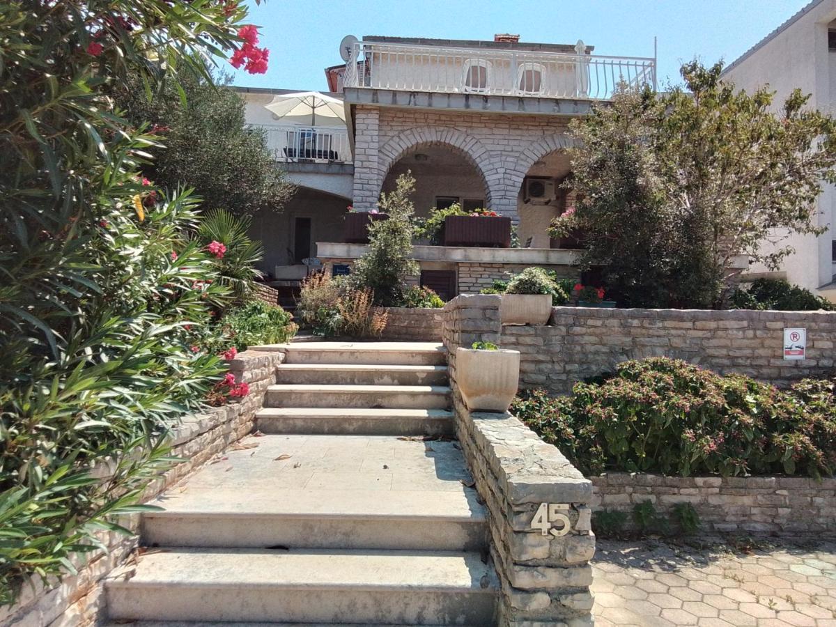 Apt By The Sea 1 Pula Exterior photo