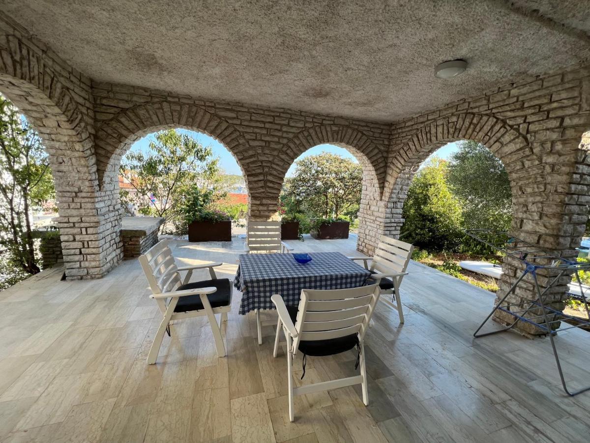 Apt By The Sea 1 Pula Exterior photo