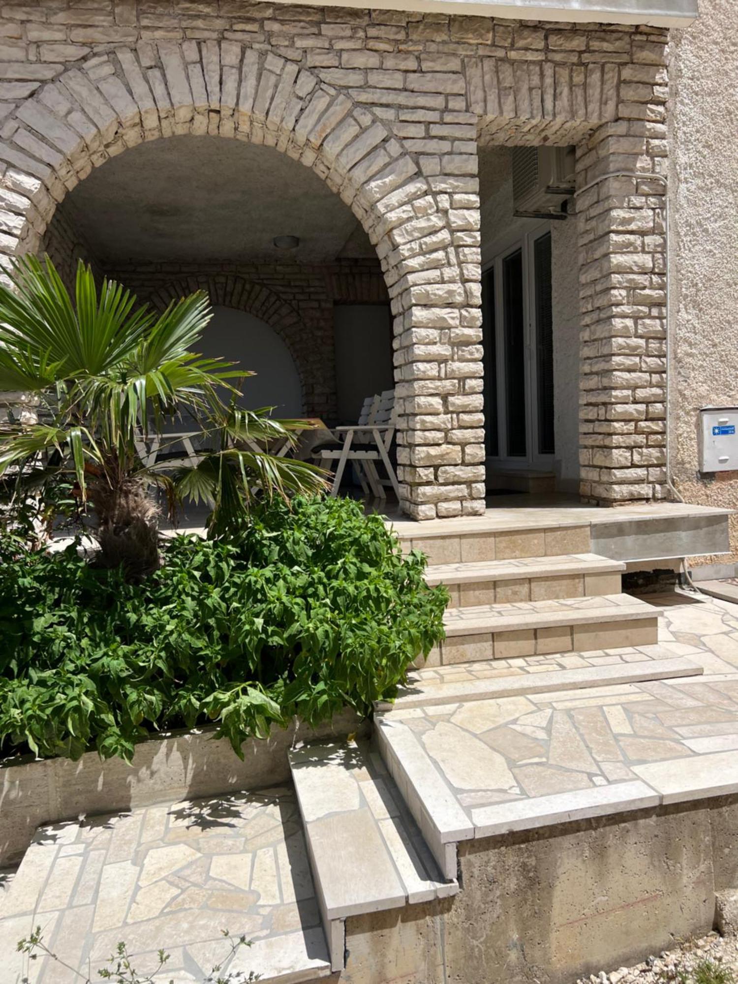 Apt By The Sea 1 Pula Exterior photo